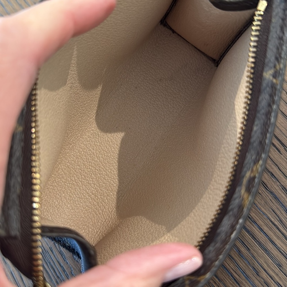 Louis Vuitton Monogram Small Toilet Pouch - Picture 4 of 8